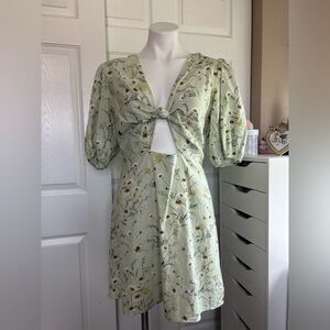 H&M Floral Puff Sleeve Pistachio Light Green Dress